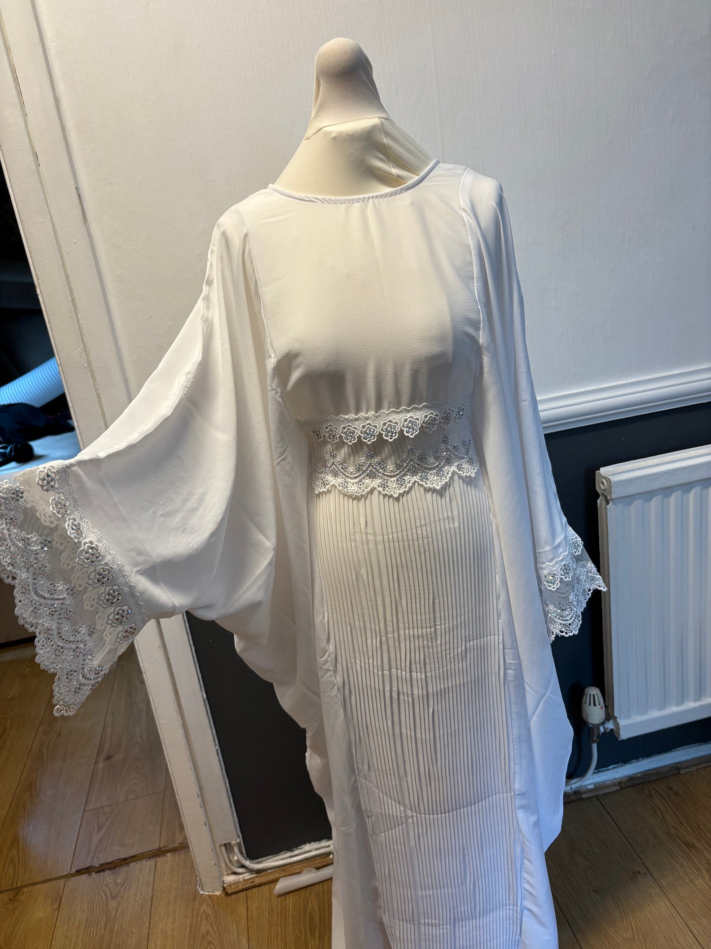 WHITE SAMPLE ABAYA